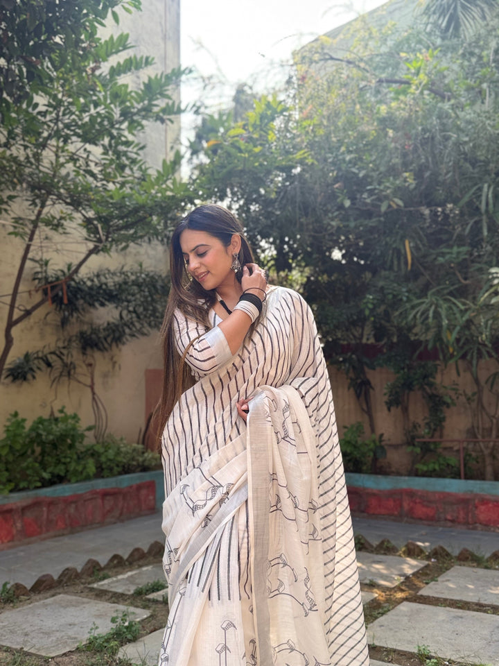 Elegant Off-White Pure Linen Digital Printed Saree with Striped Design and Unique Black Motif Pallu – Comes with Blouse Piece and Tassels