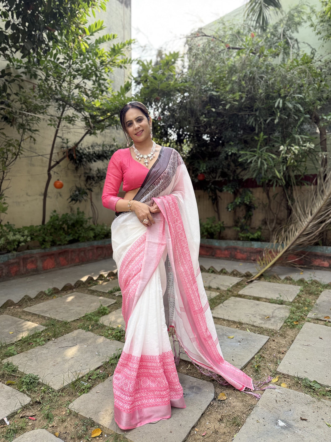 Elegant White and Pink Pure Linen Digital Printed Saree with Black Border, Tassels, and Blouse Piece – Intricate Floral and Geometric Design