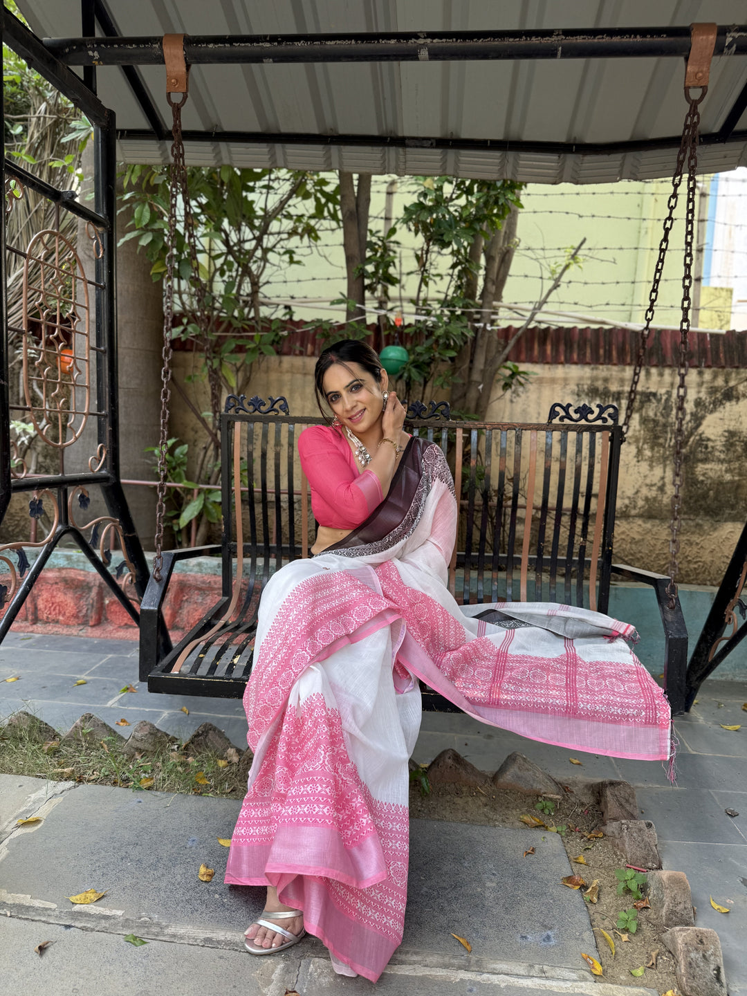 Elegant White and Pink Pure Linen Digital Printed Saree with Black Border, Tassels, and Blouse Piece – Intricate Floral and Geometric Design