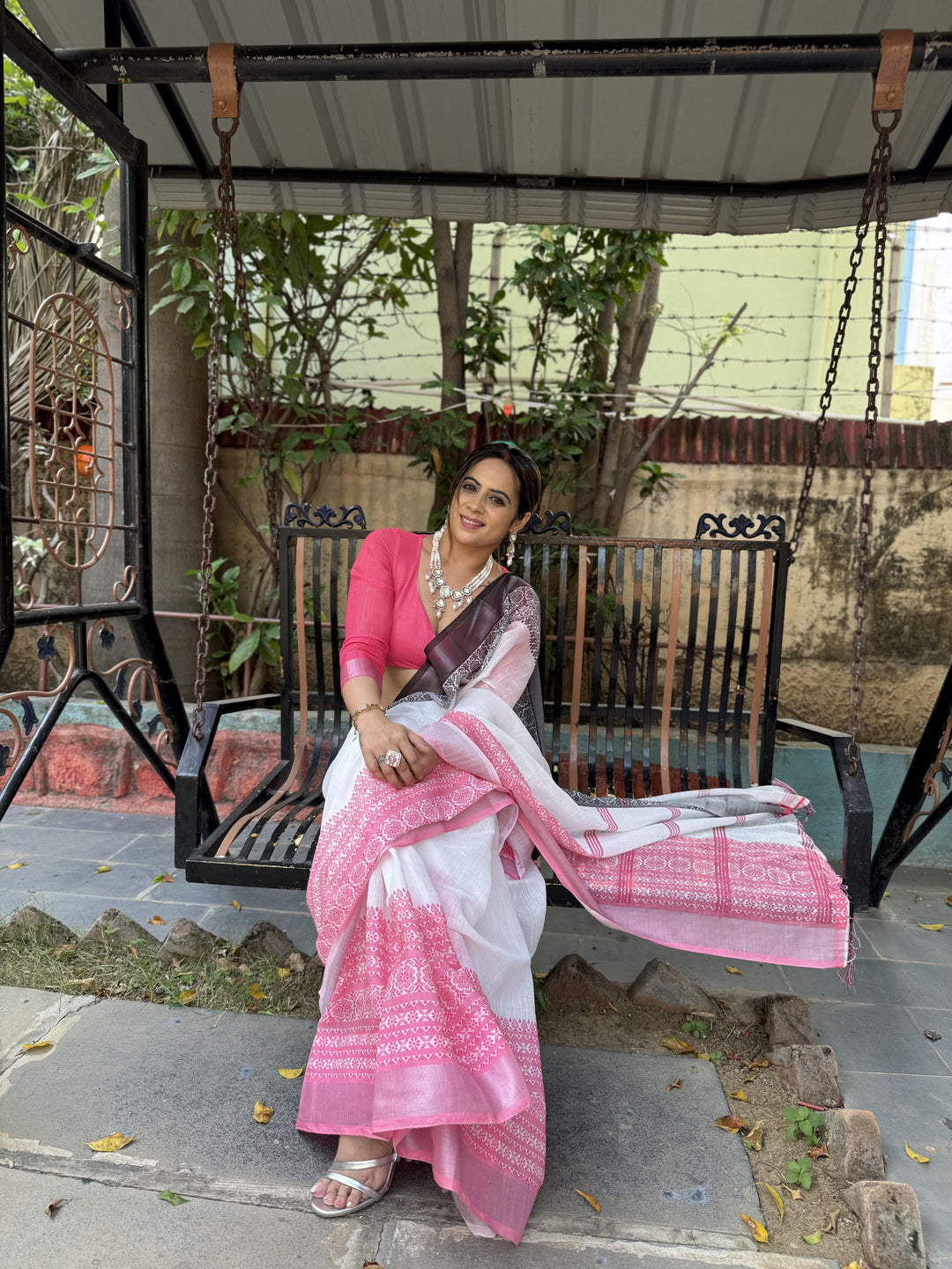 Elegant White and Pink Pure Linen Digital Printed Saree with Black Border, Tassels, and Blouse Piece – Intricate Floral and Geometric Design