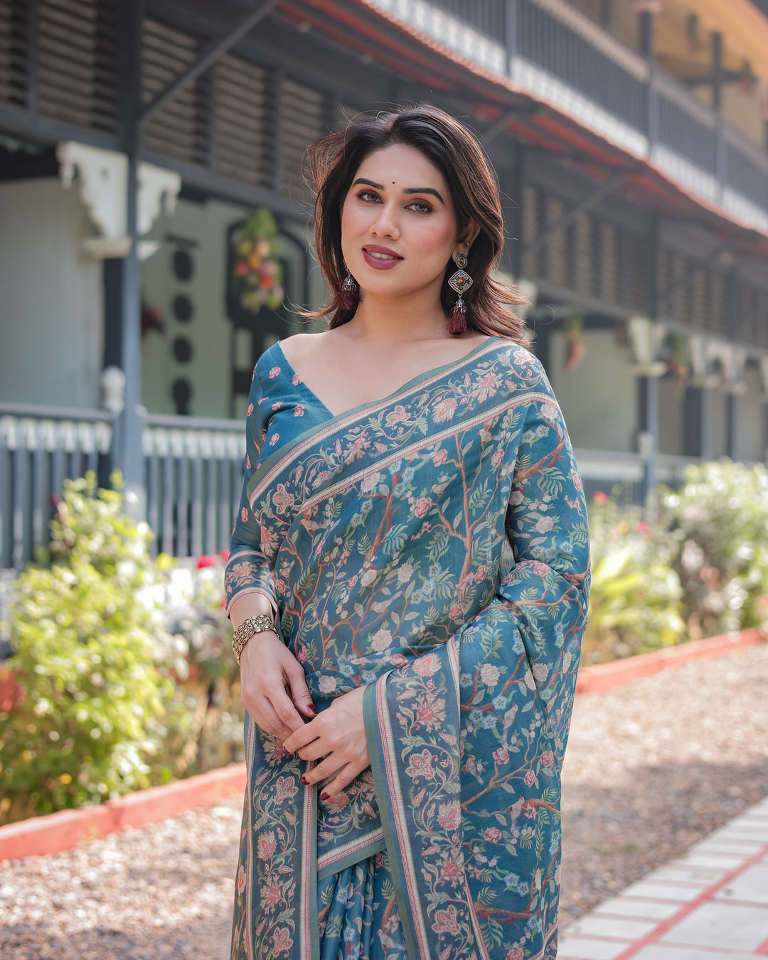 Elegant Aqua Blue Handloom Cotton-Linen Saree with Golden Zari Weave and Tassel Finish