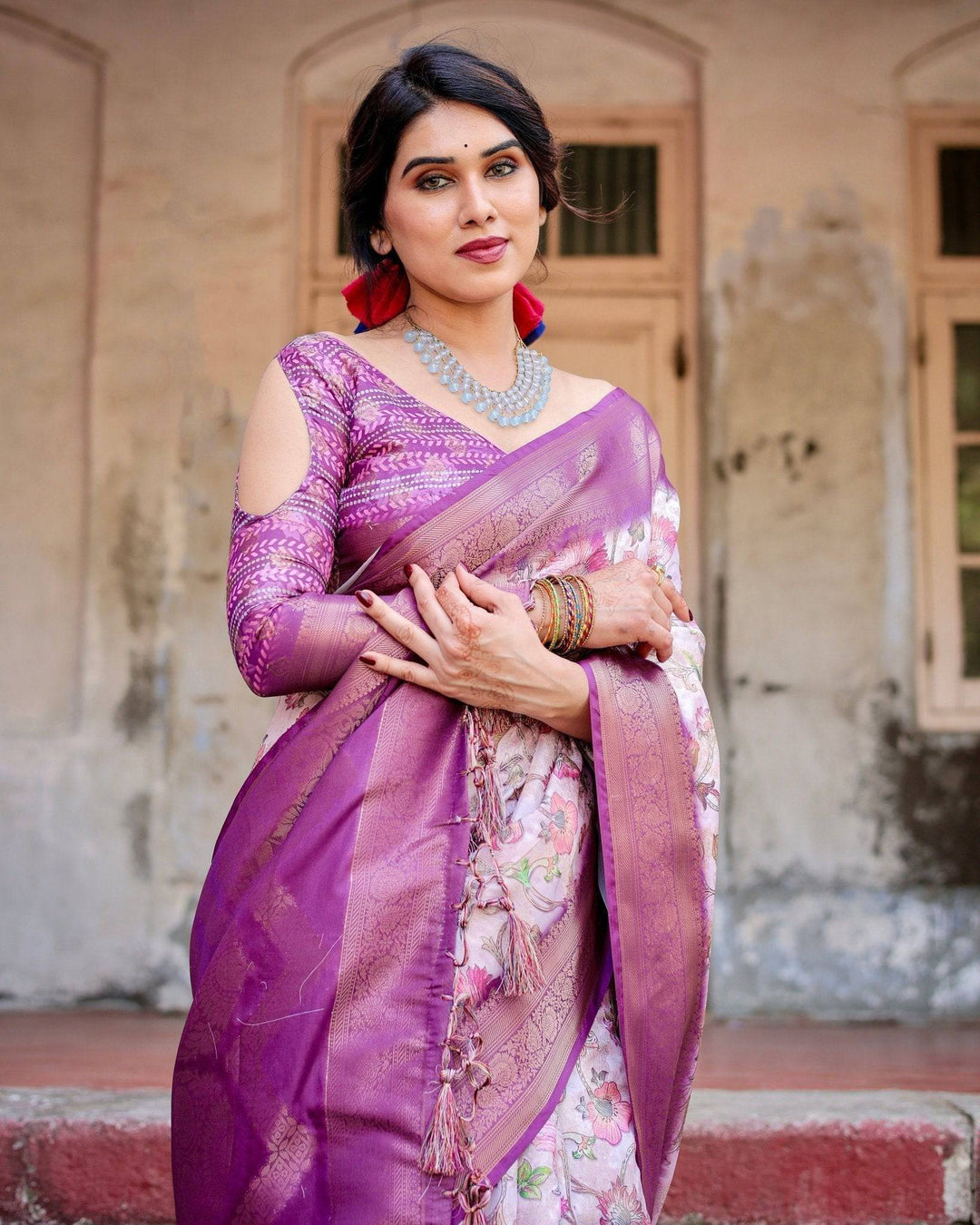 Graceful Lavender Banarasi Silk Saree with Floral Design and Zari Woven Border