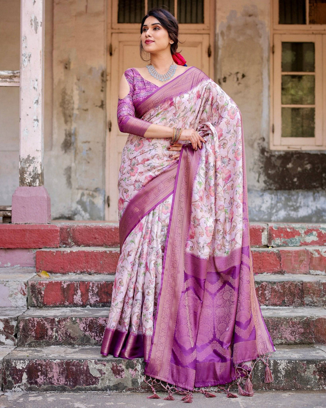 Graceful Lavender Banarasi Silk Saree with Floral Design and Zari Woven Border