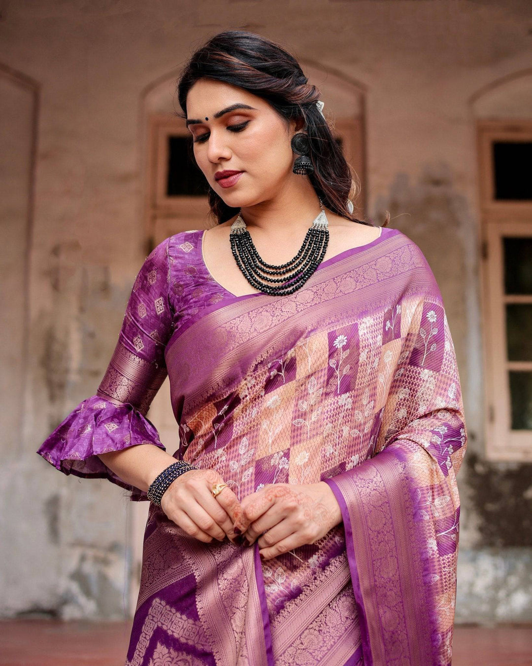 Exquisite Lavender Banarasi Silk Saree with Zari Weave and Tassels